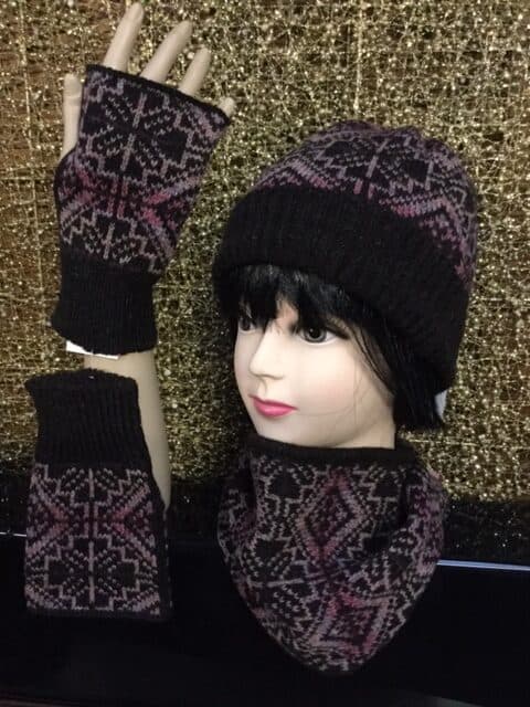 Tile Snood, Shetland Black/Pinks