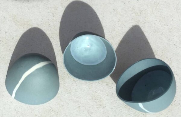 Beach pebbles in porcelain (set of 3)