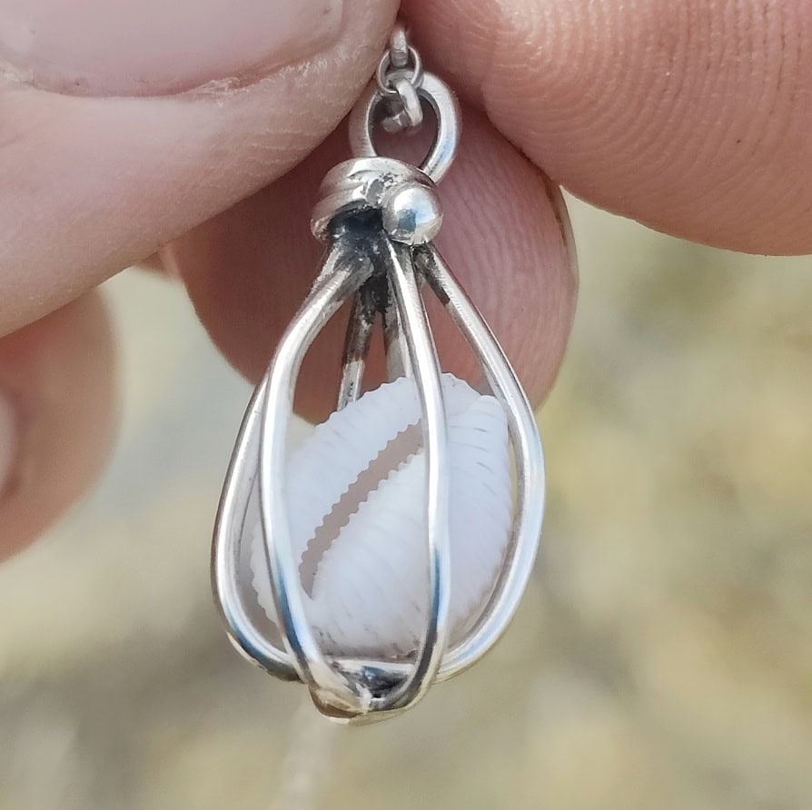 Cowrie Shell Creel Pendant - Image 3
