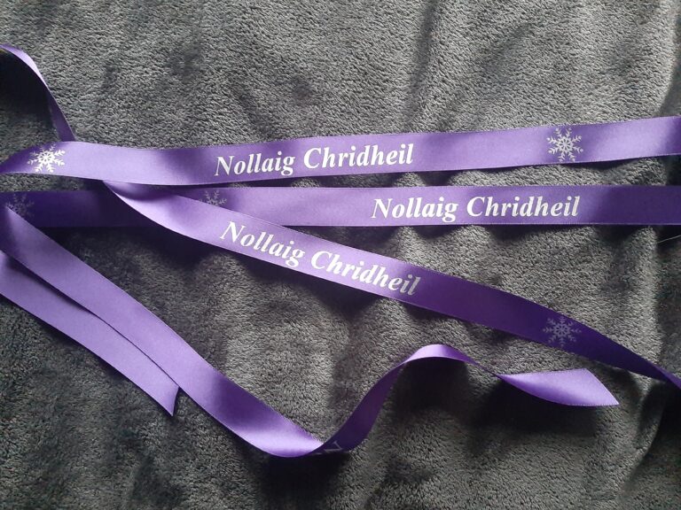 Present Ribbon - Nollaig Chridheil
