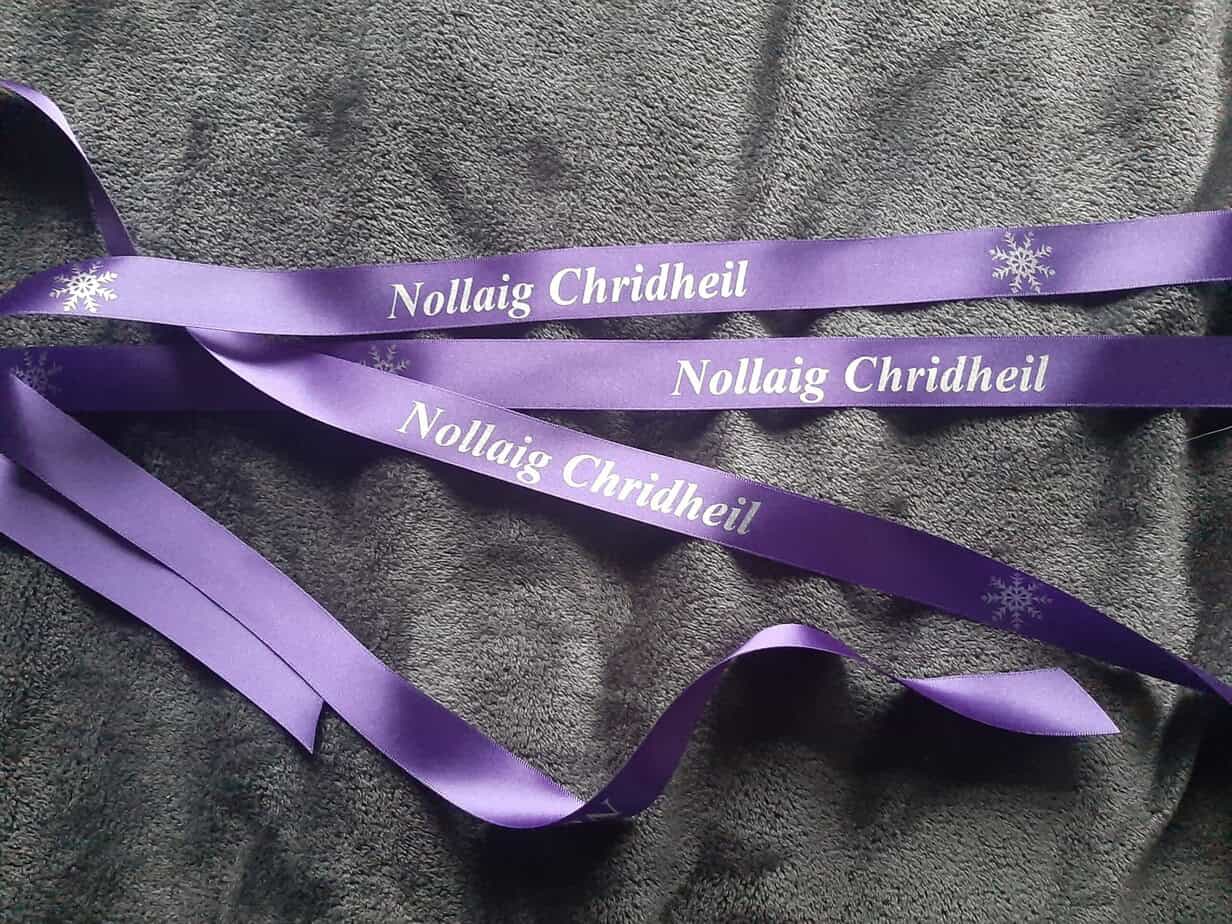 Present Ribbon - Nollaig Chridheil - Image 1