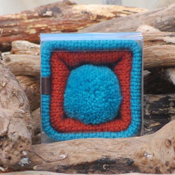 Rust hat with a Sea blue brim